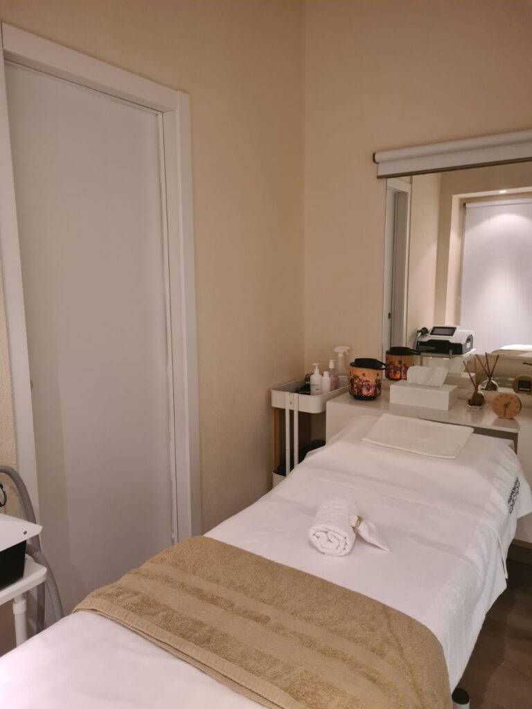 Camilla de depilación láser en clínica Gaia Estética Avanzada